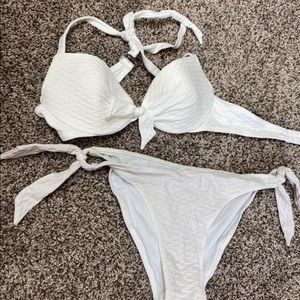 White underwire bikini